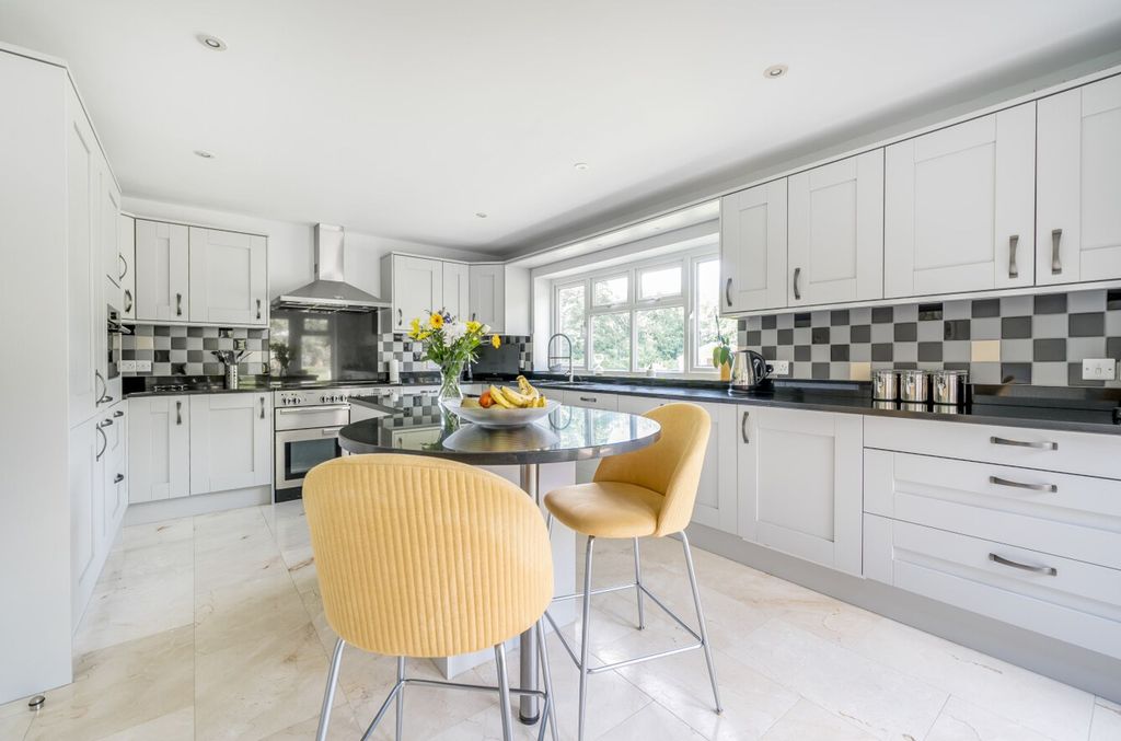 Property photo 3 of 22