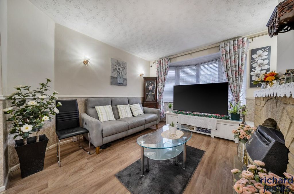 Property photo 3 of 11 213