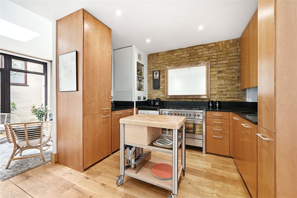 Property photo 3 of 24 Kitchen