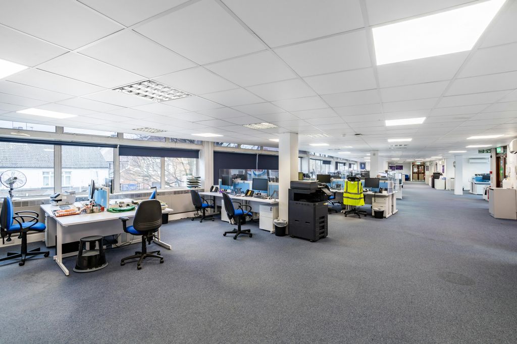 Property photo 3 of 27 Hille Watford11.Jpg