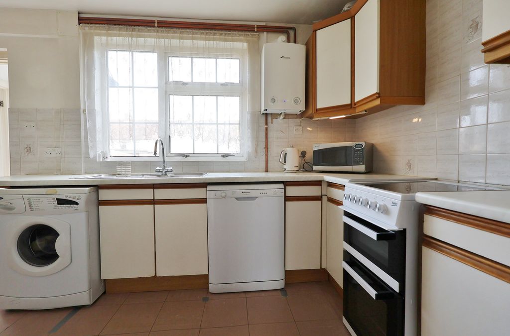 Property photo 2 of 32