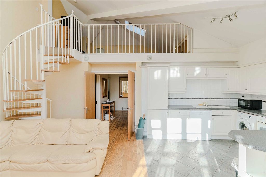 Property photo 3 of 25 Picture No. 15