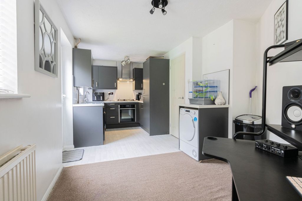 Property photo 2 of 23