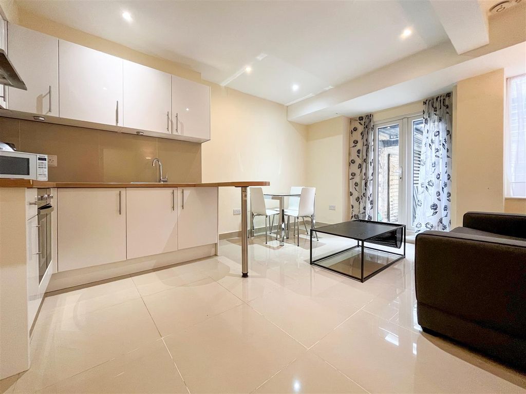 Property photo 1 of 6 Kitchen Lounge (1 Of 1).Jpg