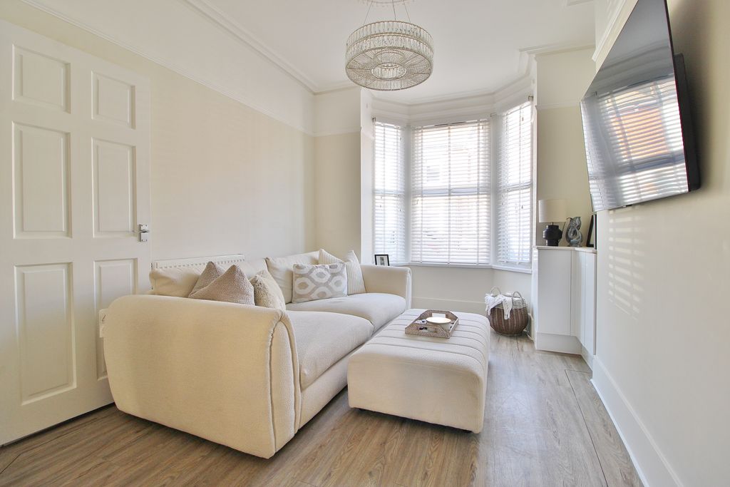 Property photo 3 of 23