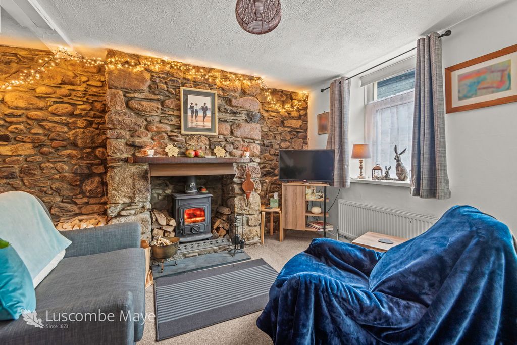 Property photo 2 of 13