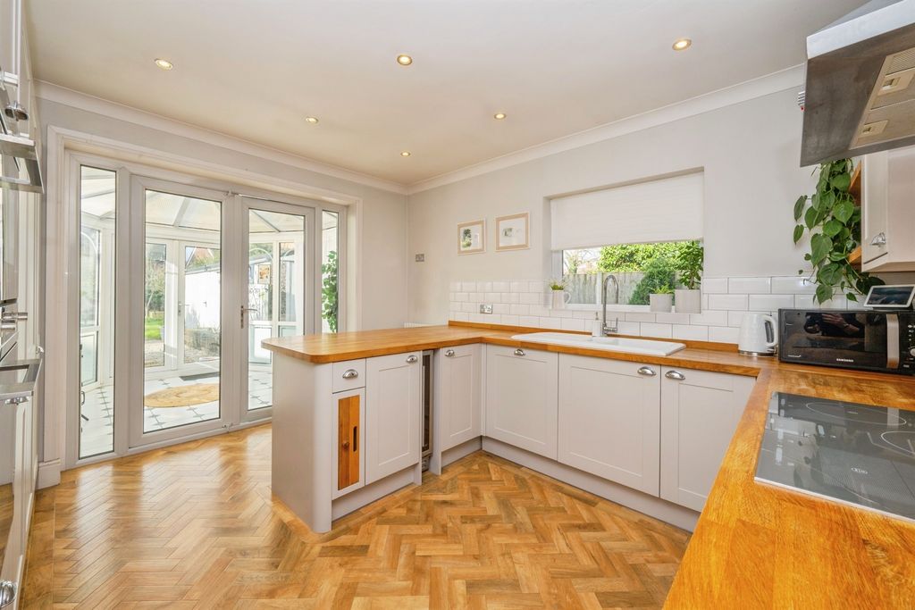 Property photo 2 of 21