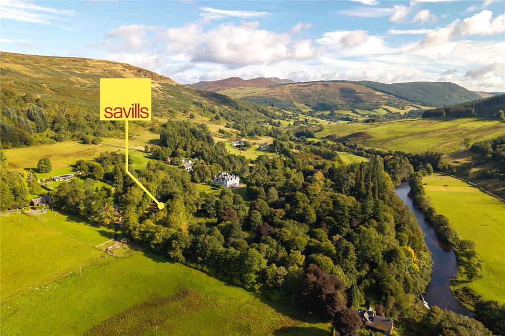 Property photo 3 of 33 Lime Trees Location