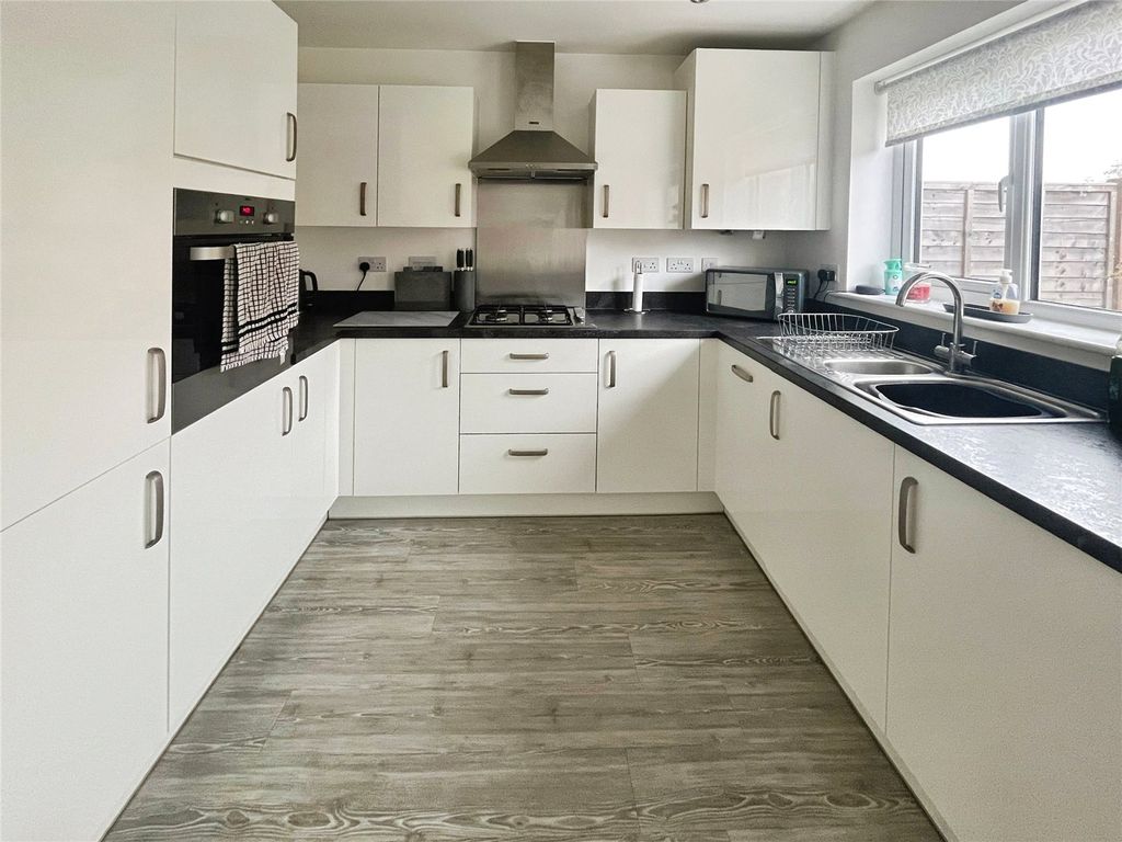 Property photo 3 of 11 Picture No. 16