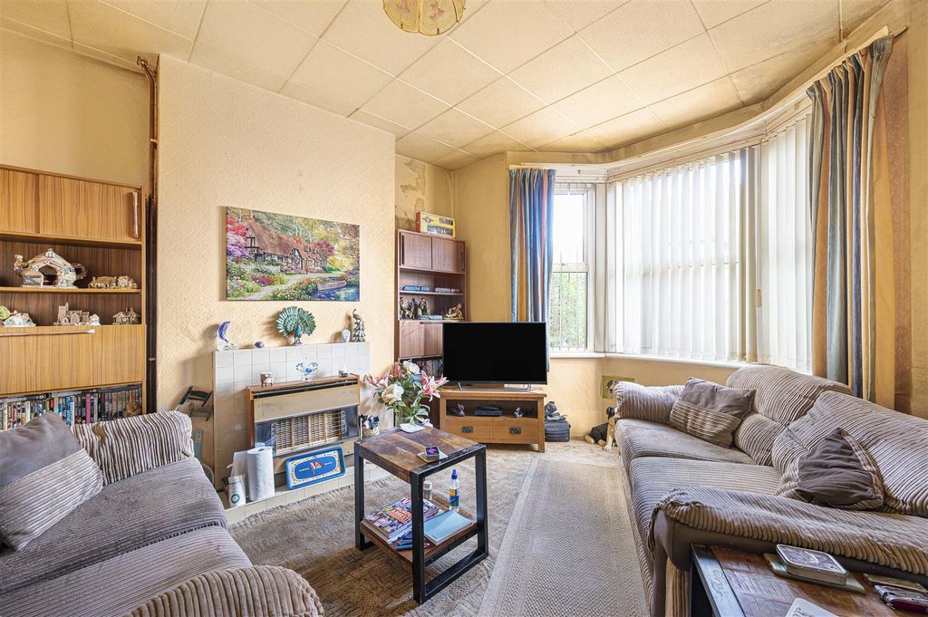 Property photo 3 of 15 Living Room