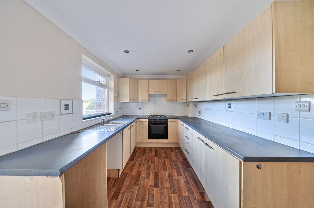 Property photo 2 of 13 1373994-11-6900E4...