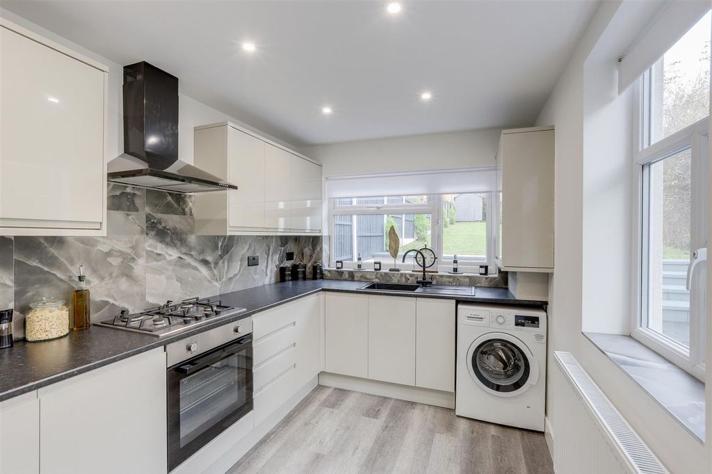 Property photo 3 of 26