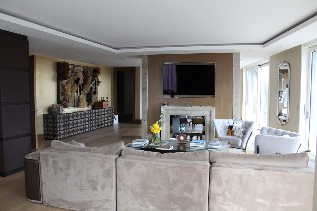 Property photo 2 of 6 Living Room Pic 2