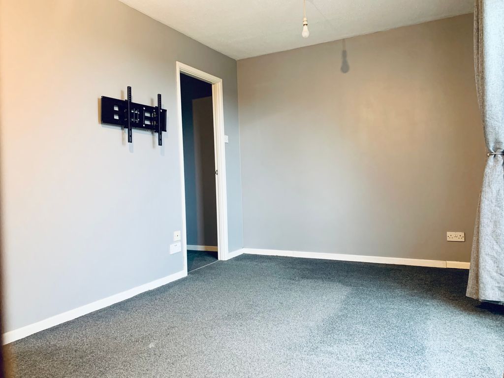 Property photo 3 of 9 3