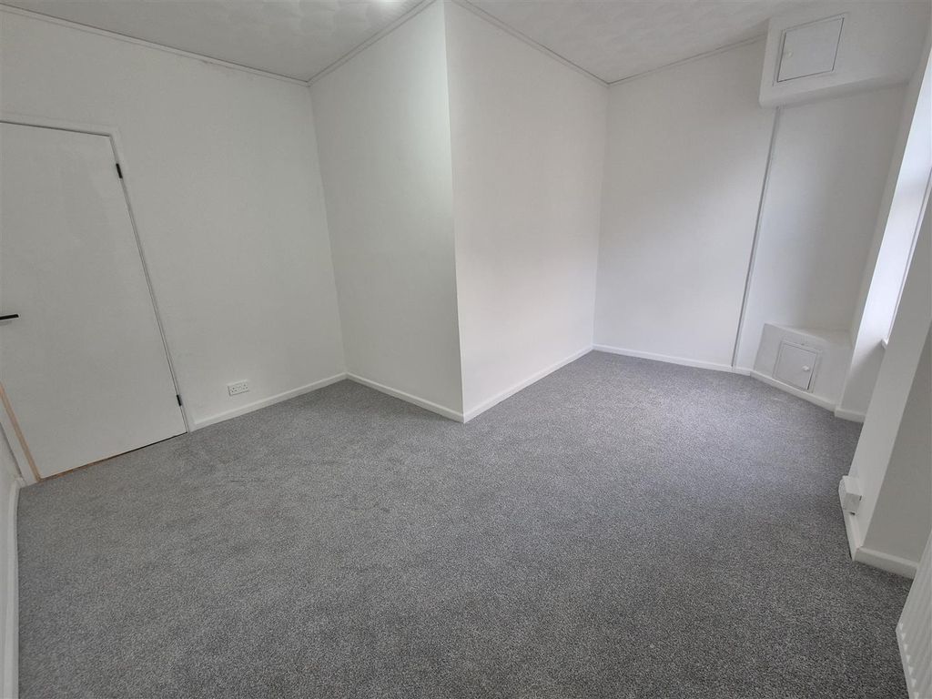 Property photo 3 of 8 Front Room.Jpg