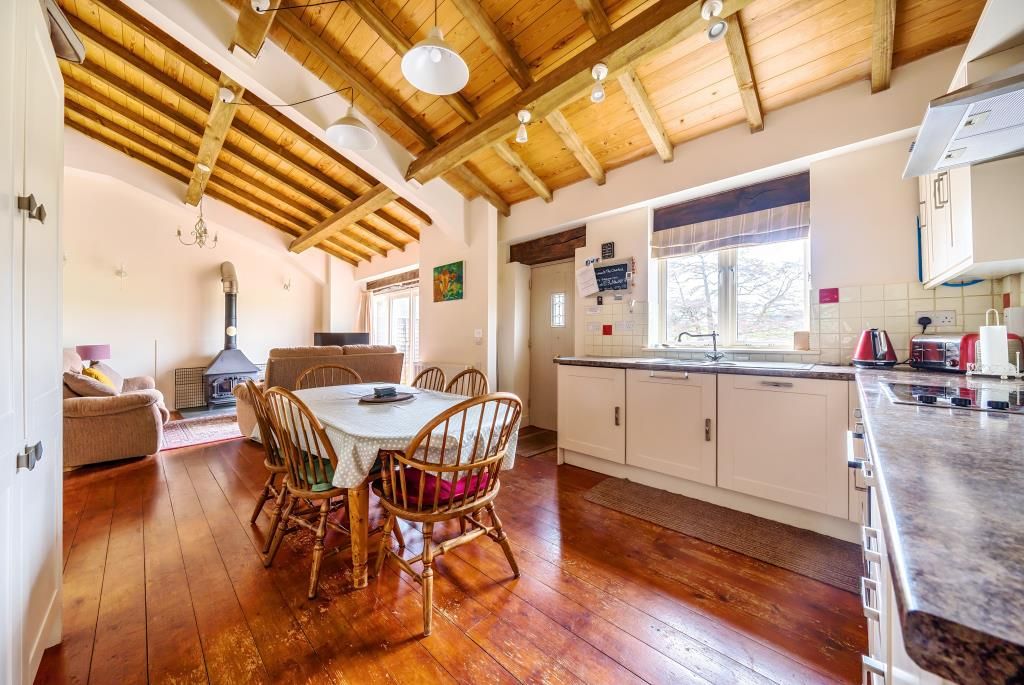 Property photo 1 of 10 Kitchen