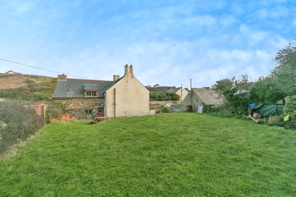 Property photo 2 of 16 Pbox-Img.Jpg