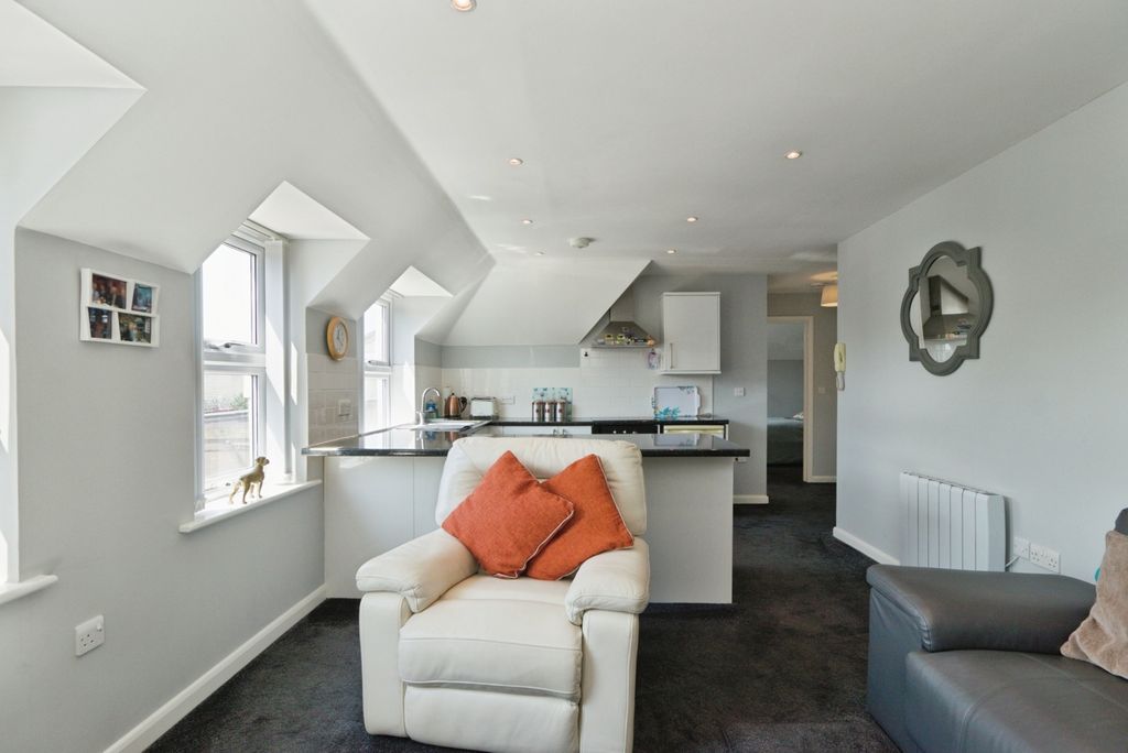 Property photo 2 of 10 Pbox-Img.Jpg