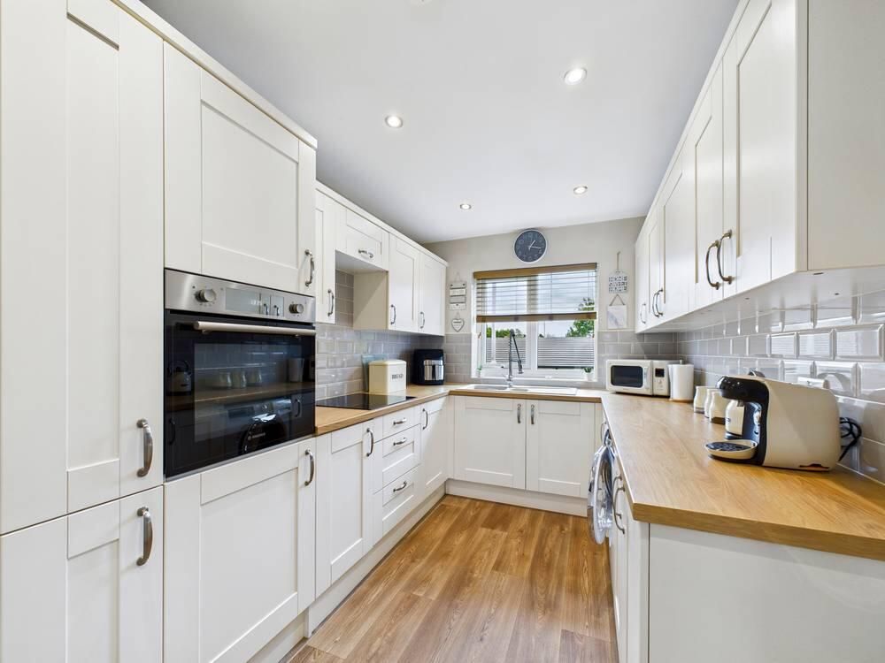 Property photo 2 of 15 Kitchen