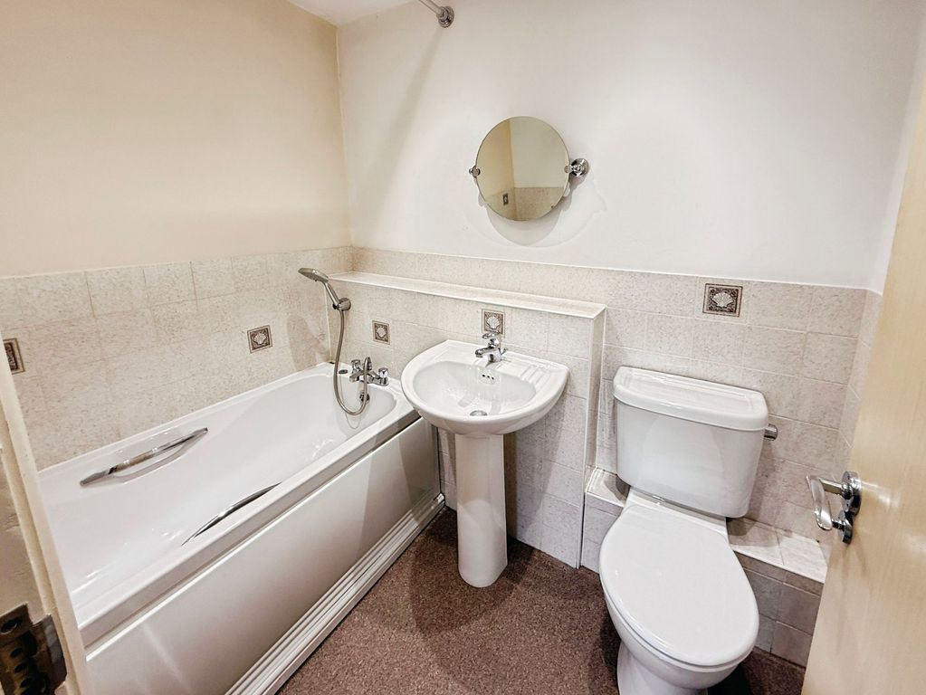 Property photo 3 of 20 Bathroom