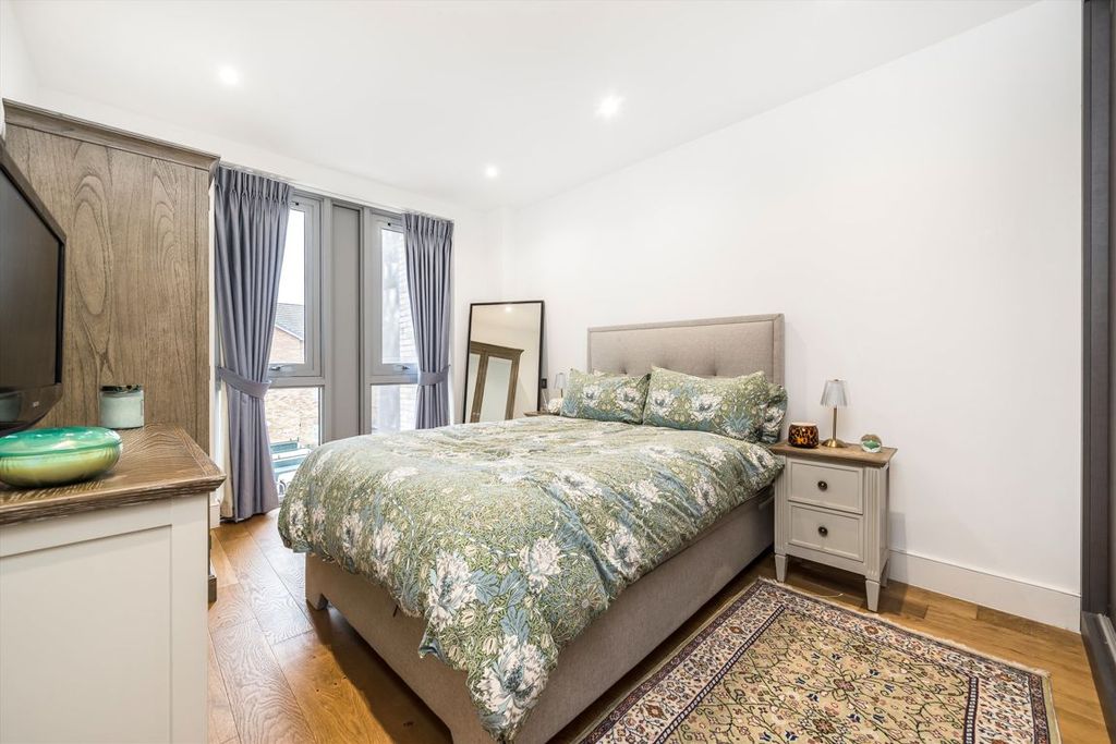 Property photo 3 of 8