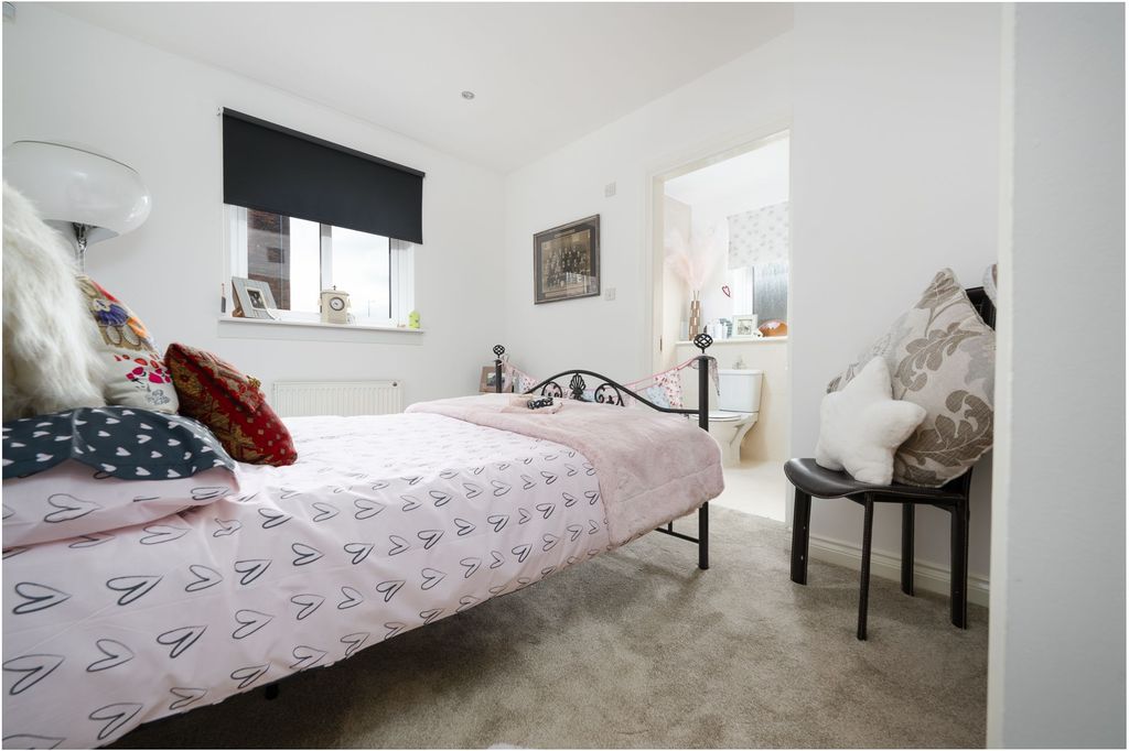 Property photo 2 of 39