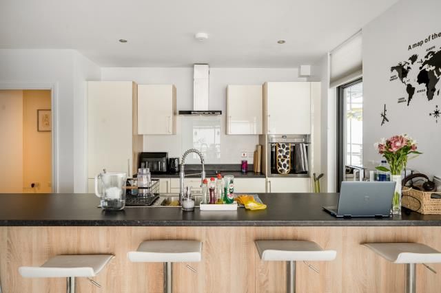 Property photo 3 of 22 Open Plan Kitchen/Li