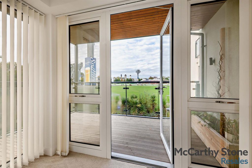 Property photo 3 of 27 8668248-Interior15-800.Jpg