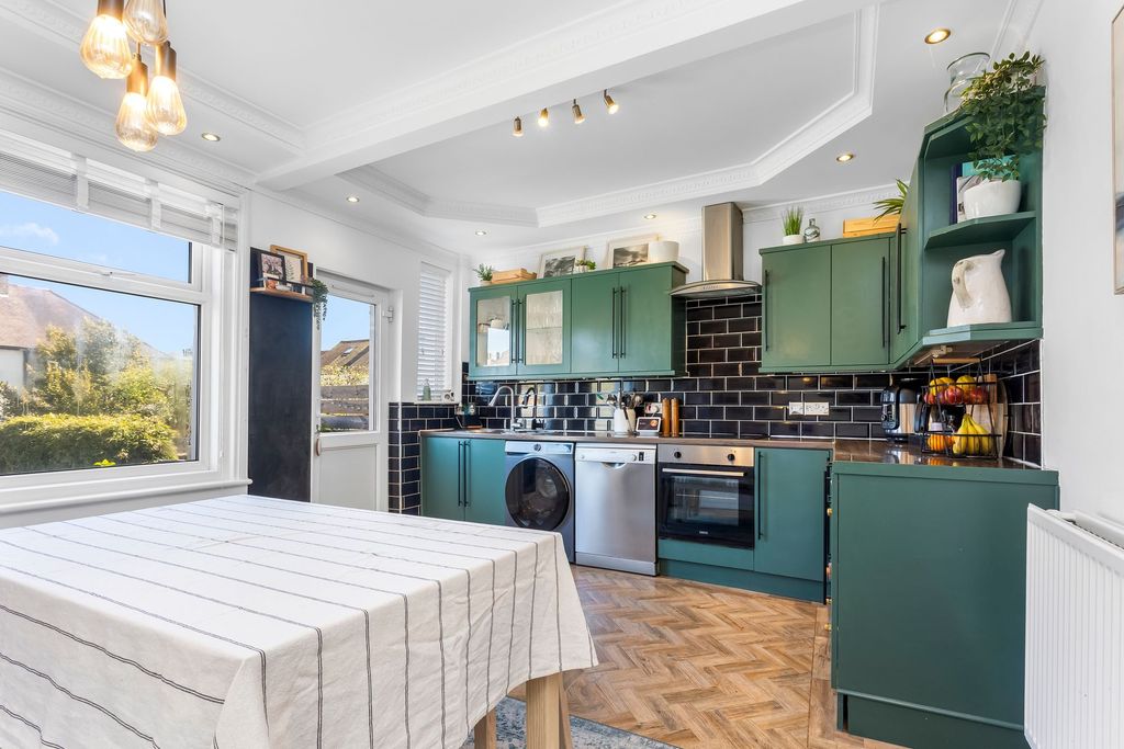 Property photo 3 of 24