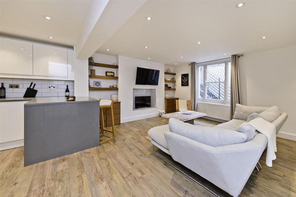 Property photo 1 of 15 121A Westbourne Pk Rd-0003.Jpg