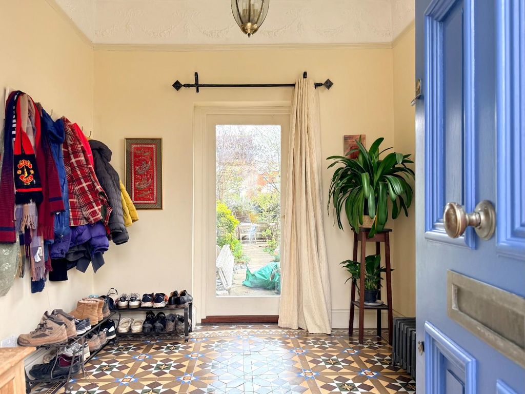 Property photo 2 of 59 Entrance Porch