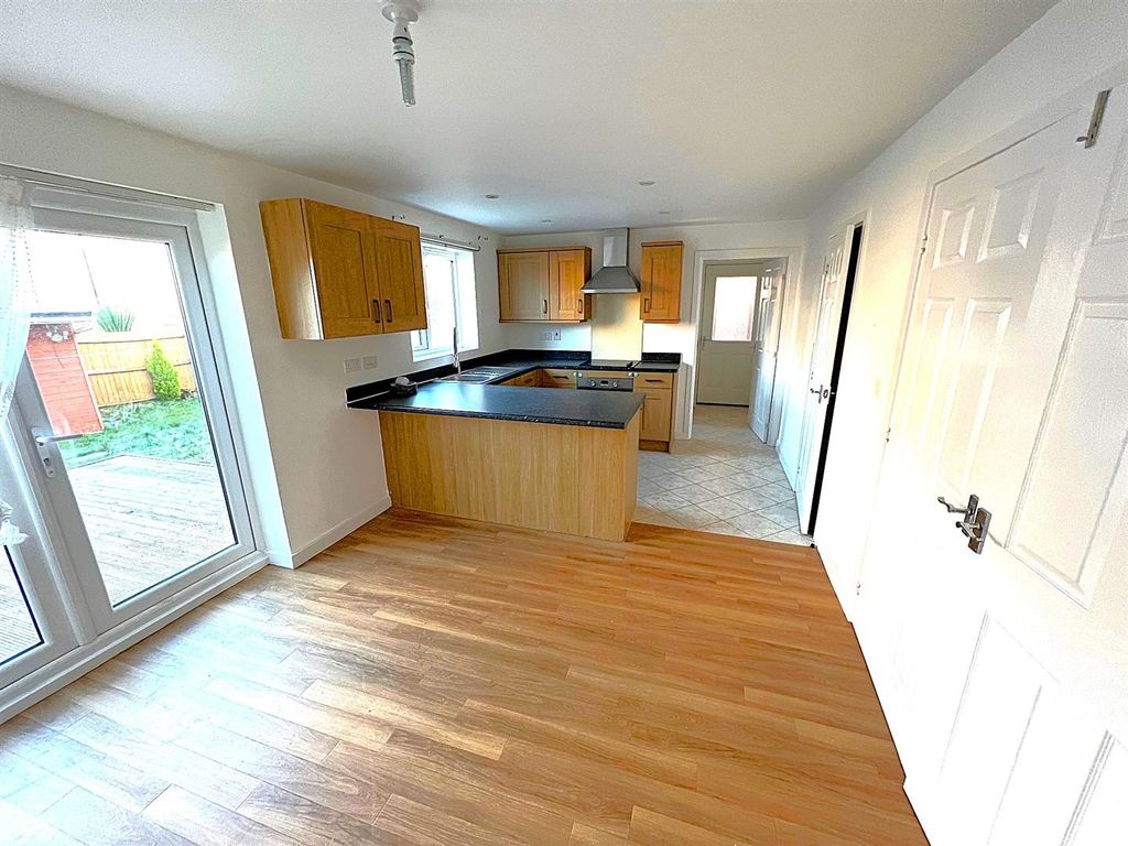 Property photo 2 of 11 Kitchen1.Jpg