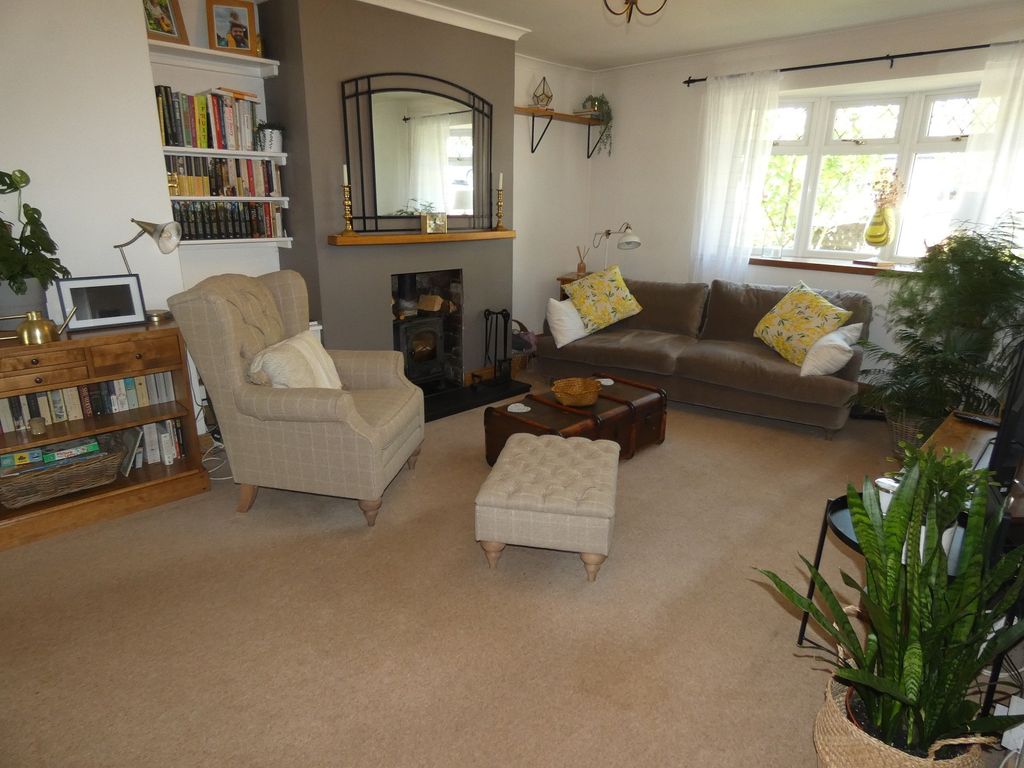 Property photo 2 of 23 Main Lounge