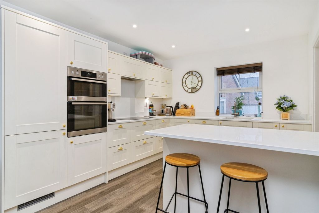 Property photo 3 of 26