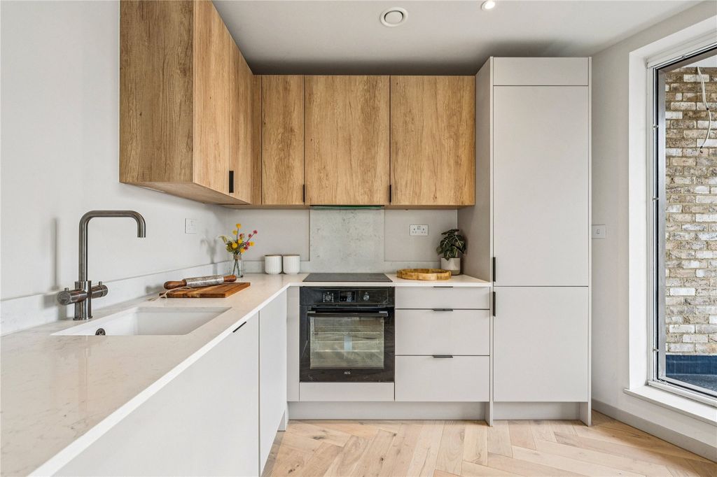 Property photo 2 of 6 Picture No. 15