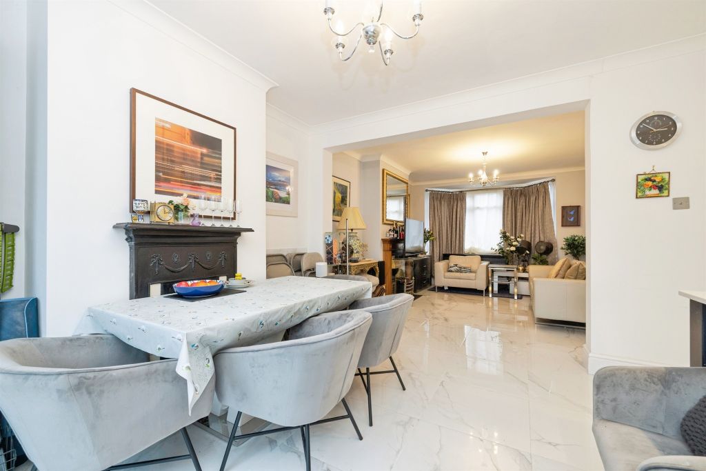 Property photo 2 of 27