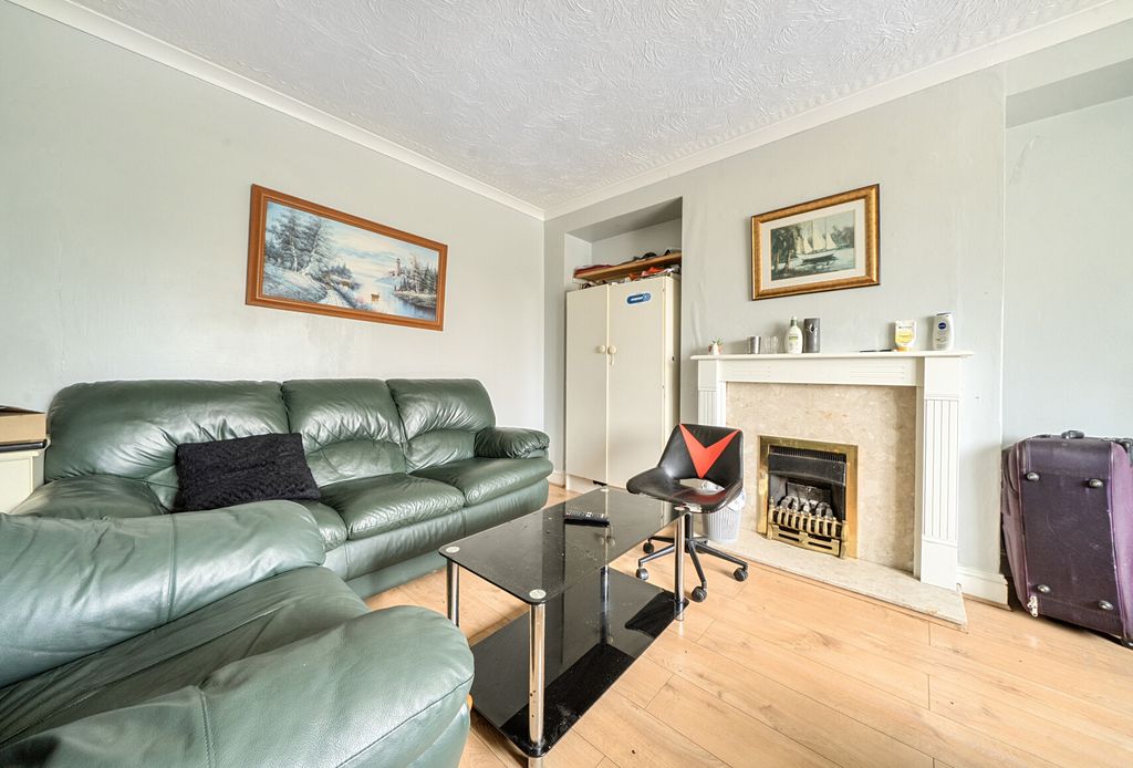 Property photo 2 of 16 1503924-3-6A82Ef8...