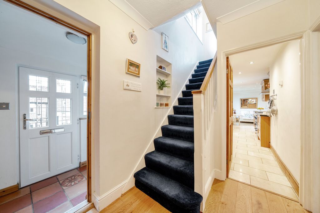 Property photo 2 of 27 Hallway