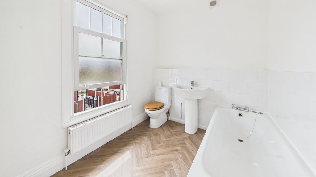 Property photo 2 of 11 5208512