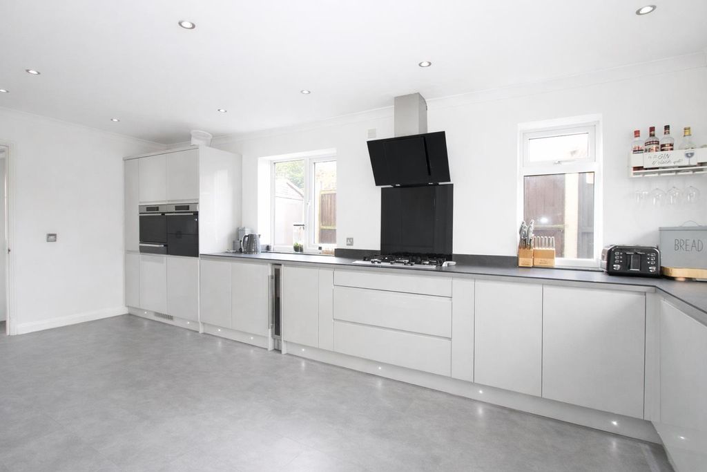 Property photo 3 of 17 Kitchen 2.Png