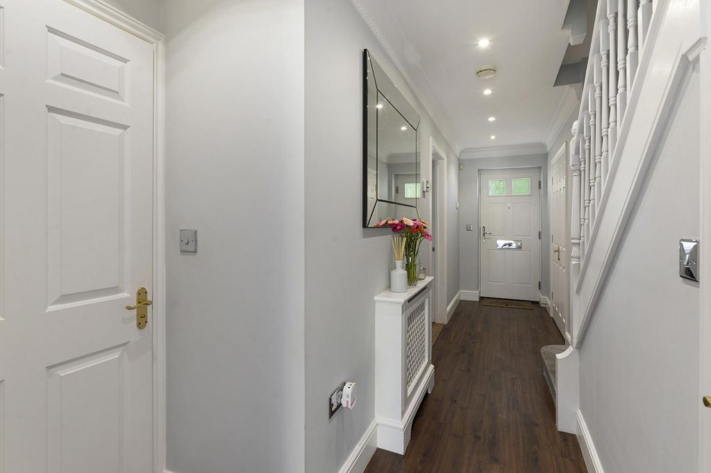 Property photo 3 of 18 Hallway
