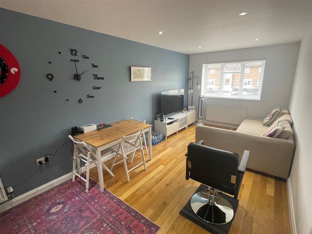 Property photo 3 of 8 3.Jpg