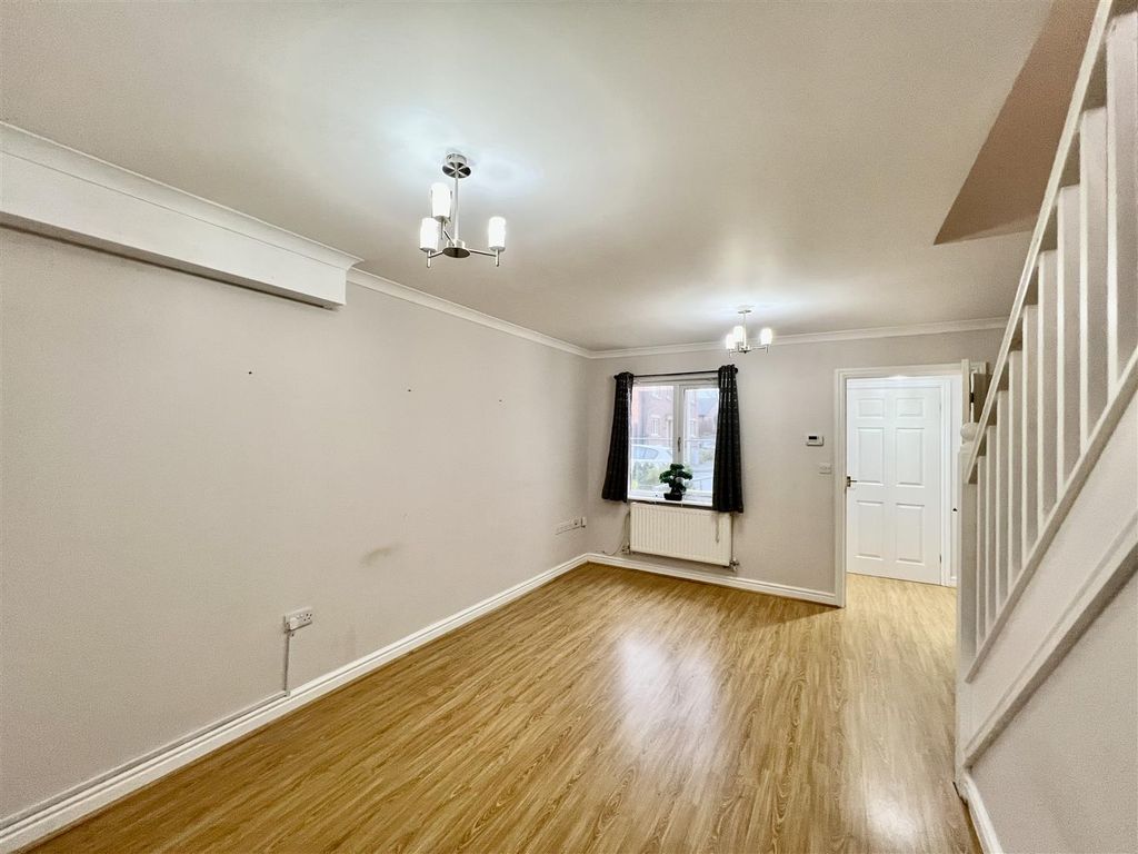 Property photo 2 of 14 Lounge