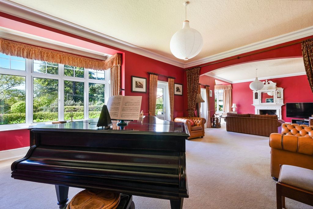 Property photo 3 of 33