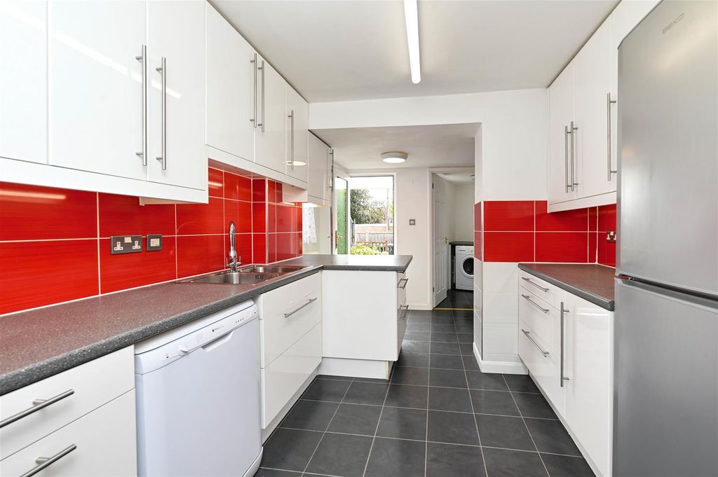 Property photo 2 of 13 Stag Hill