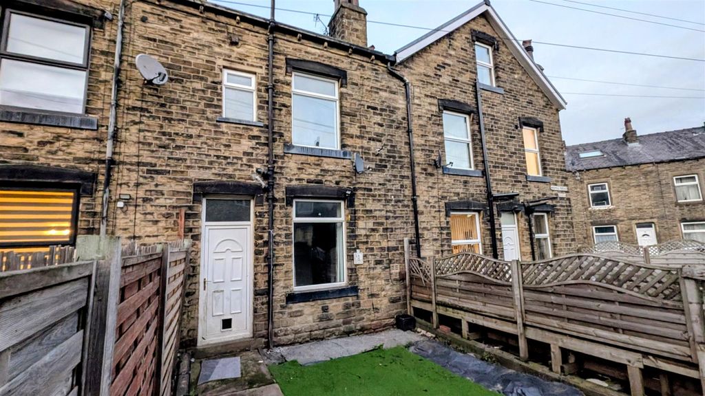 Property photo 1 of 17 Front Garden