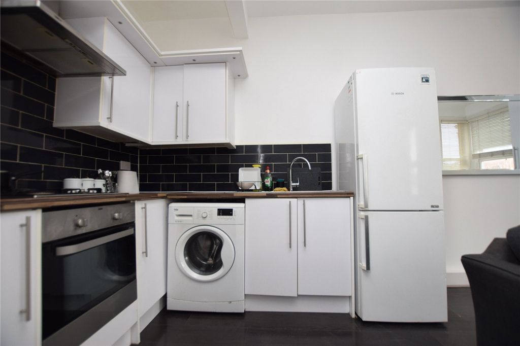 Property photo 3 of 7 Picture No. 12