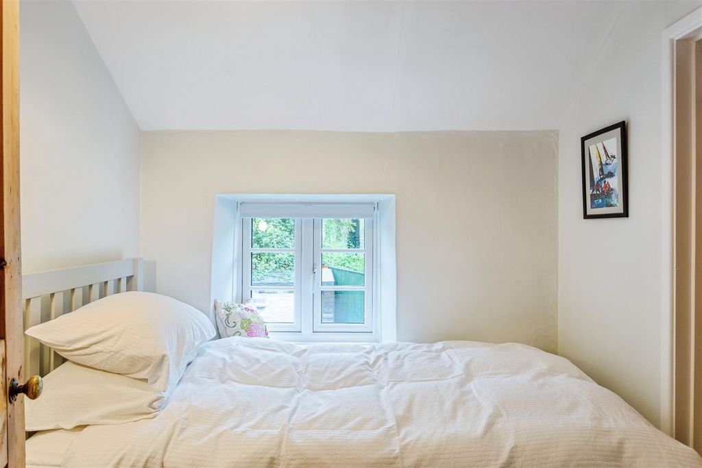 Property photo 3 of 14 Bedroom Three.Jpg