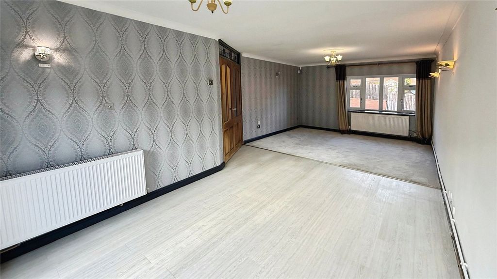 Property photo 2 of 16 Lounge