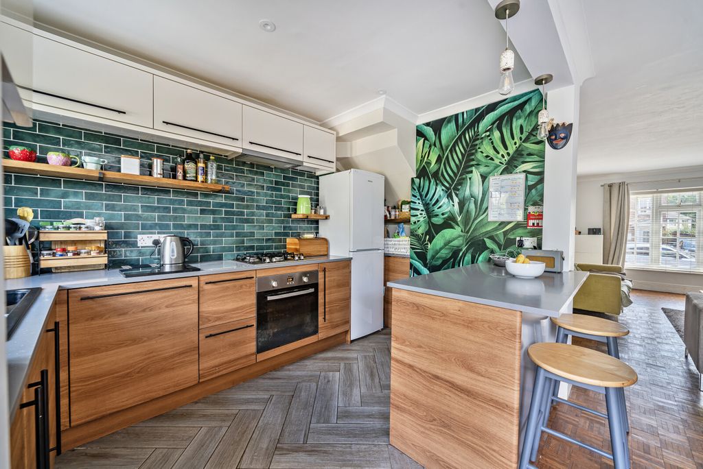 Property photo 2 of 15 1293261-15-682Ca7...